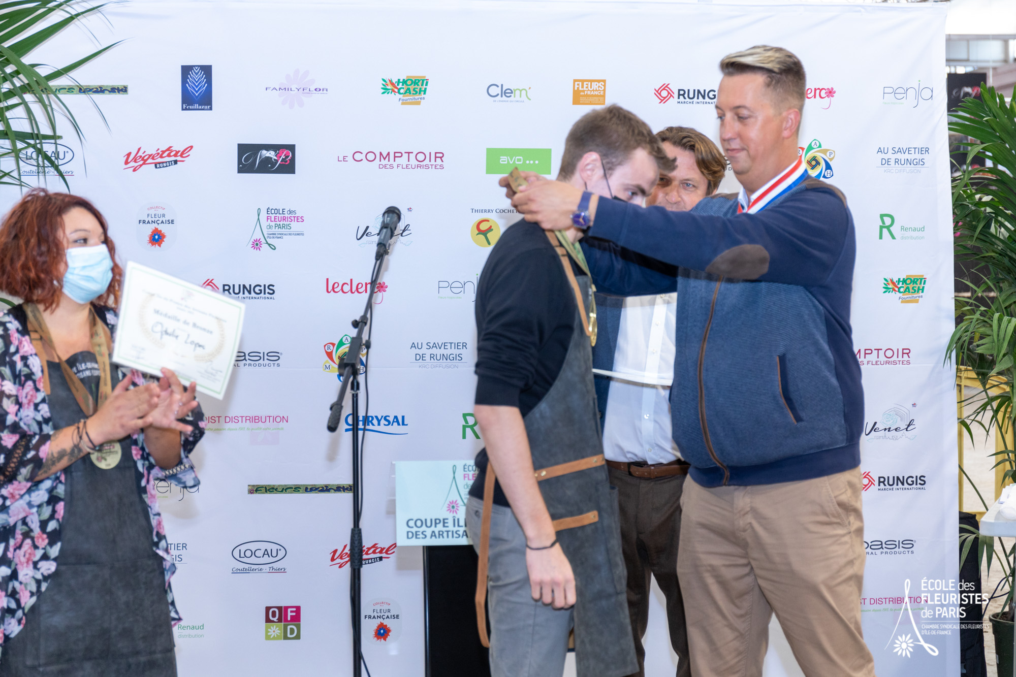 Remise de la mdaille dor par Garry TAFFIN